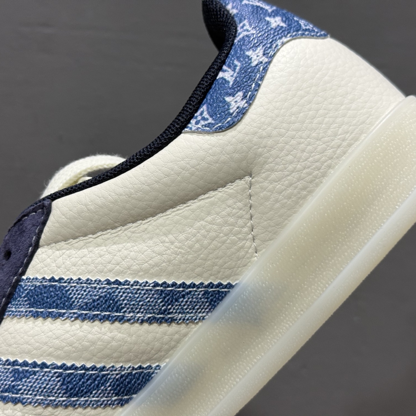 260 adidas originals GAZELLE INDOOR Indoor LV T头鞋 LV联名 防滑耐磨轻便 低帮 板鞋 DM1234-008