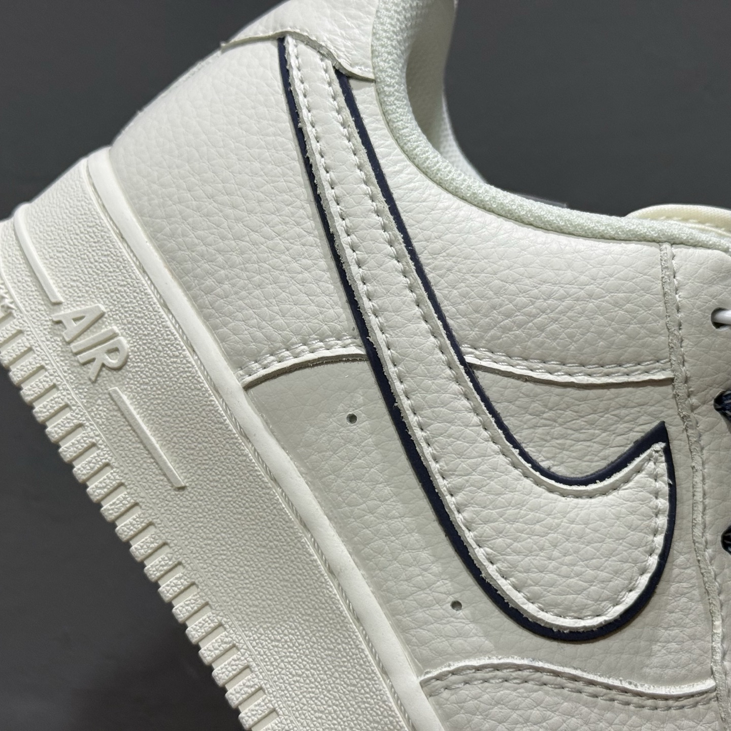240 NIKE AIR FORCE 1‘07 LV8 MJ0319-026