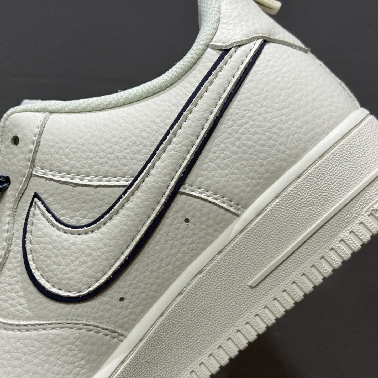 240 NIKE AIR FORCE 1‘07 LV8 MJ0319-026