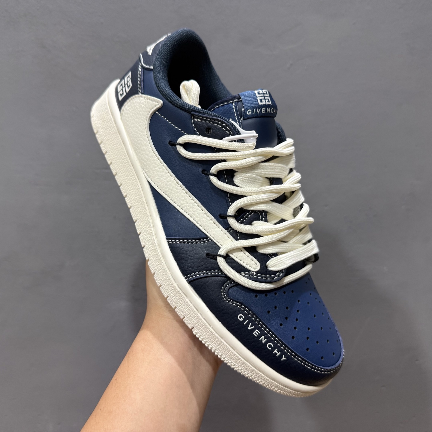 300 Travis Scott x Nike Air Jordan 1 Low x GIVENCHY Air Jordan 1 Low 反转深蓝米白倒钩 DM6868-105