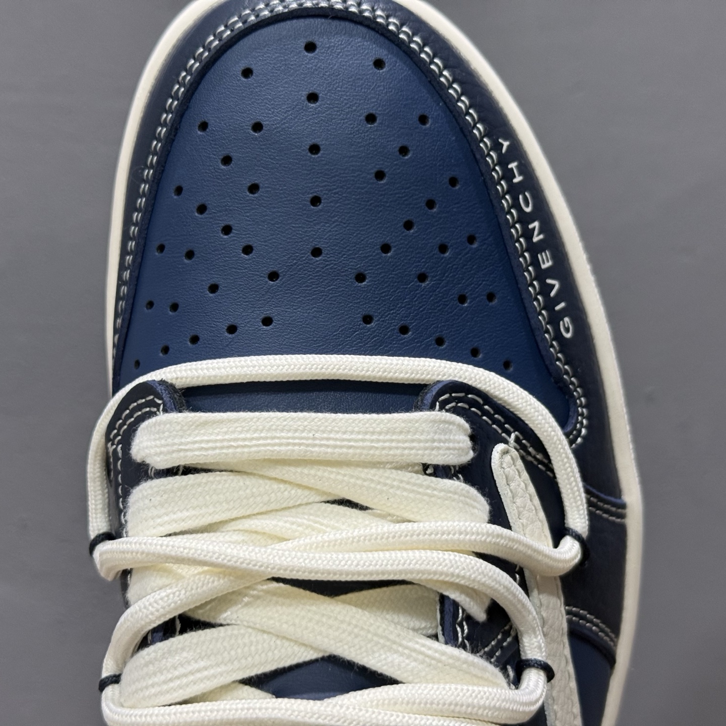 300 Travis Scott x Nike Air Jordan 1 Low x GIVENCHY Air Jordan 1 Low 反转深蓝米白倒钩 DM6868-105