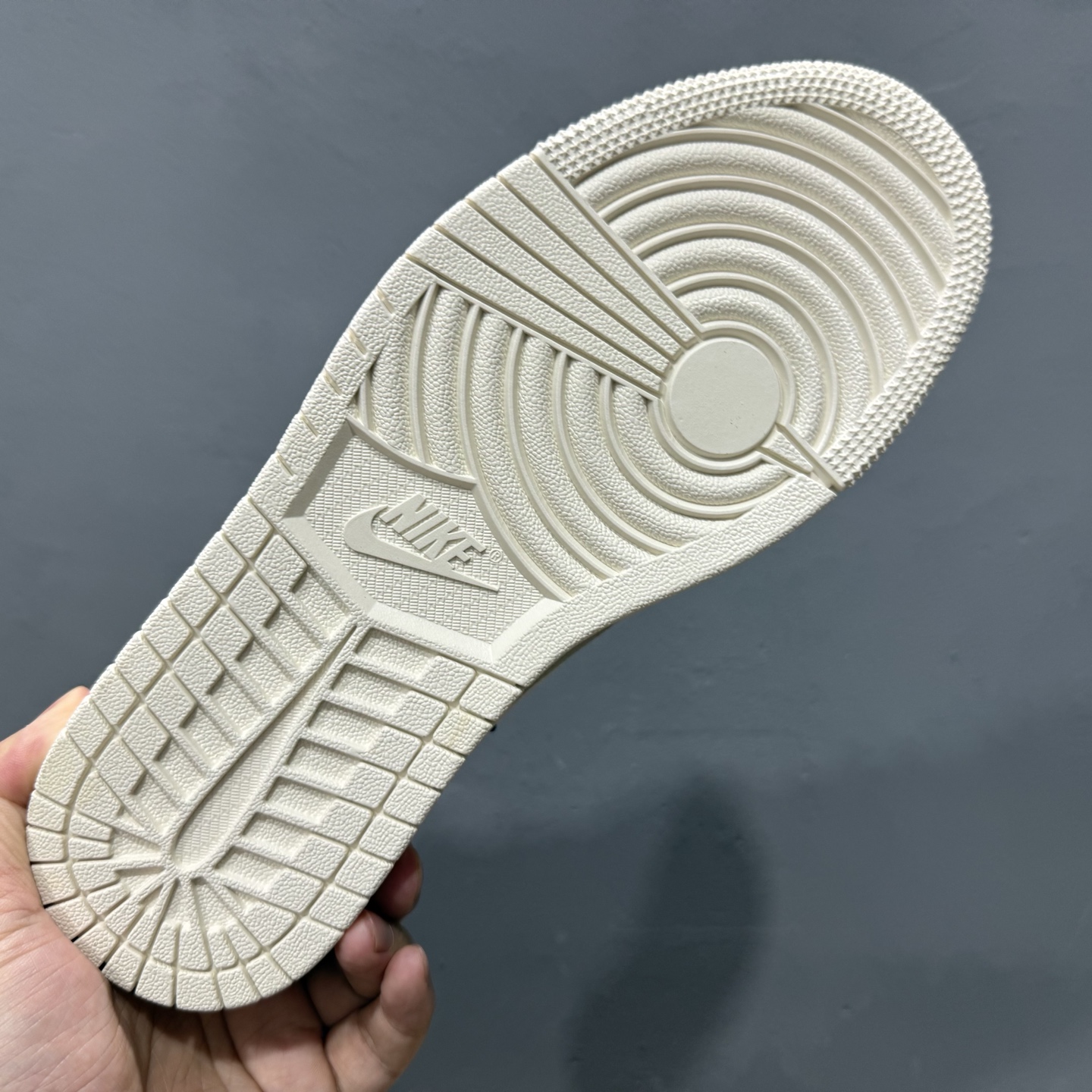 300 Travis Scott x Nike Air Jordan 1 Low x GIVENCHY Air Jordan 1 Low 反转深蓝米白倒钩 DM6868-105