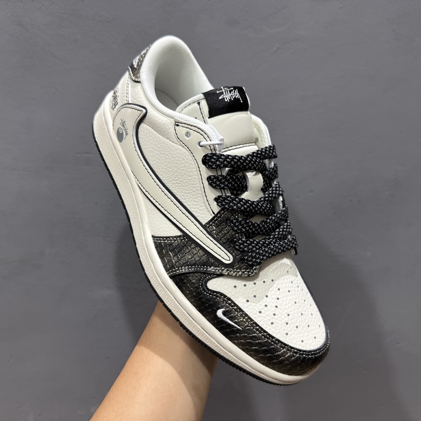 时尚元素x Jordan Air Jordan Low 倒勾 “黑白蛇麟斯图西联名 XF8698-075