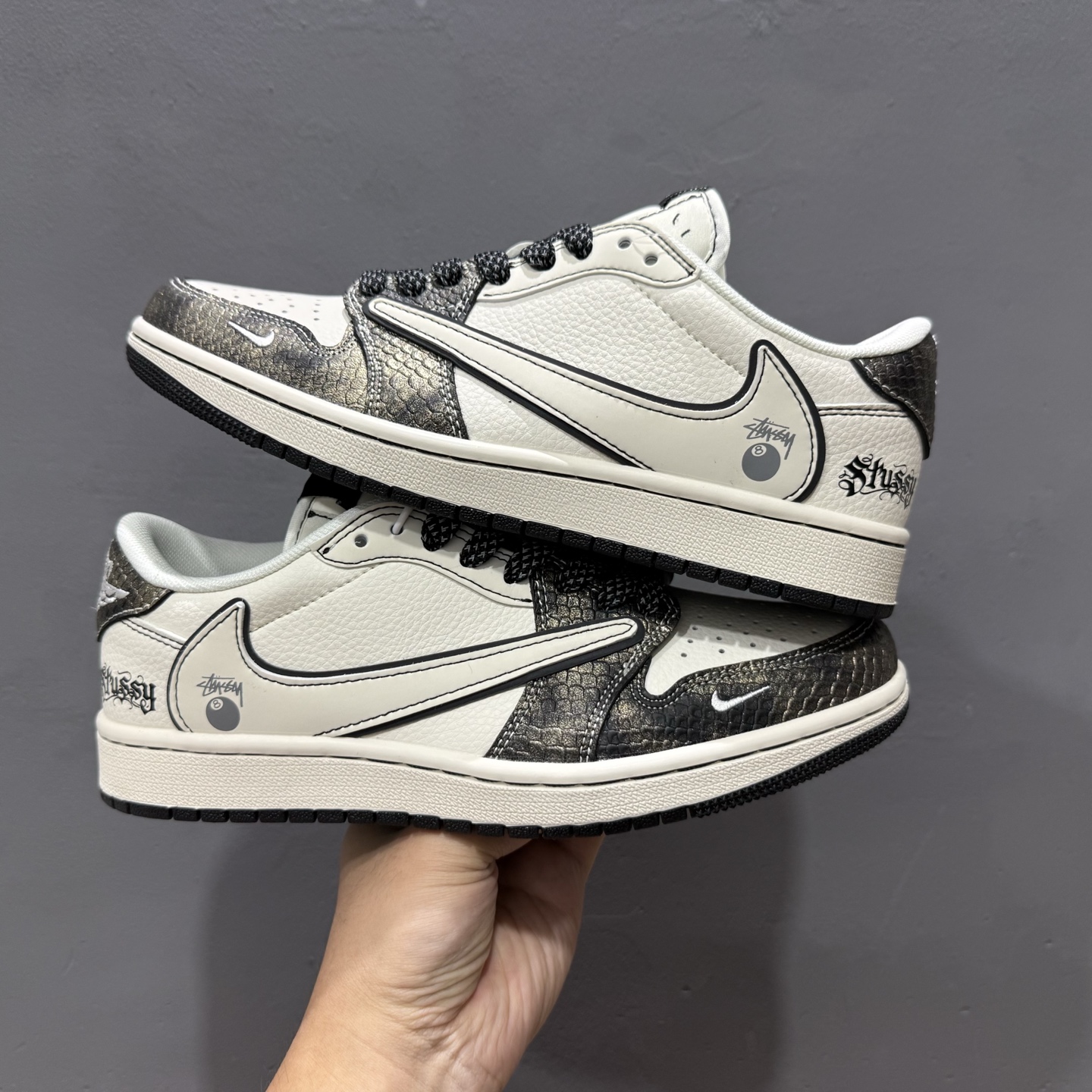 时尚元素x Jordan Air Jordan Low 倒勾 “黑白蛇麟斯图西联名 XF8698-075