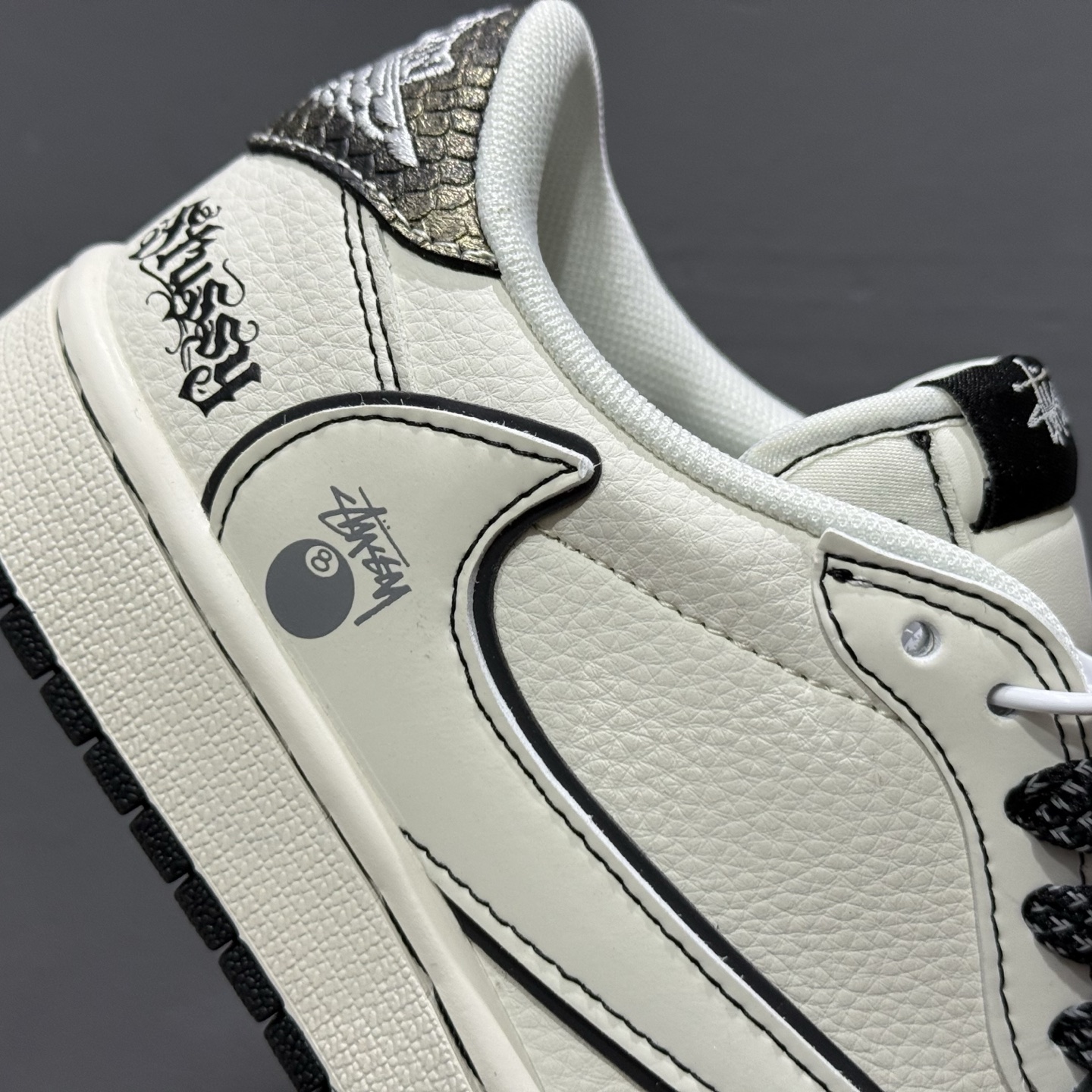 时尚元素x Jordan Air Jordan Low 倒勾 “黑白蛇麟斯图西联名 XF8698-075
