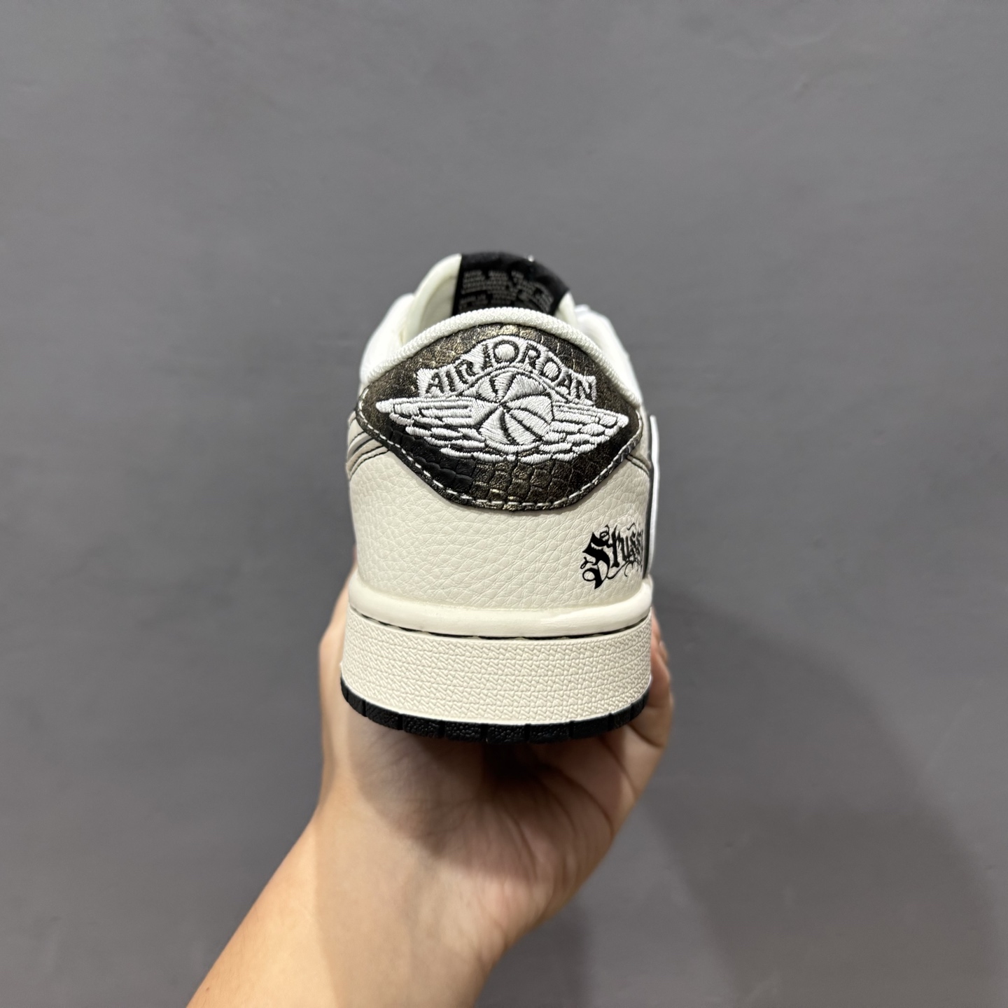 时尚元素x Jordan Air Jordan Low 倒勾 “黑白蛇麟斯图西联名 XF8698-075