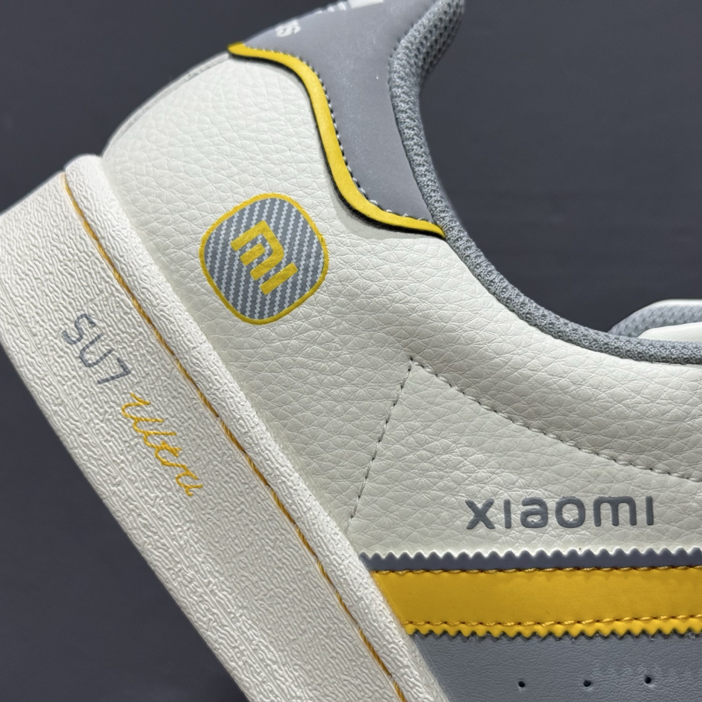 海外爆款限量发售！高端定制 阿迪达斯Adidas Originals 贝壳头系列“小米su7联名“——su7白黄灰”低帮 JY8918
