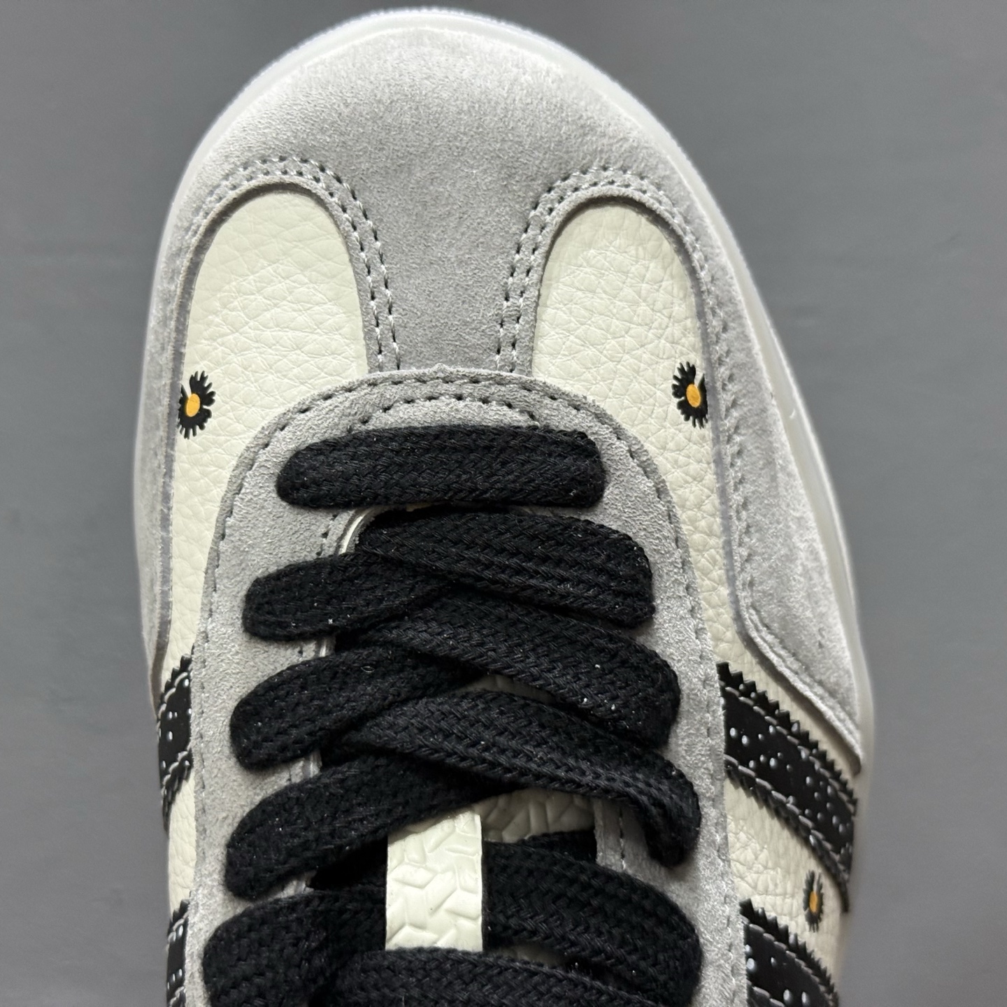 adidas originals GAZELLE INDOOR Indoor LV T头鞋 LV联名 防滑耐磨轻便 低帮 板鞋 男女同款 白黑 DM1234-011