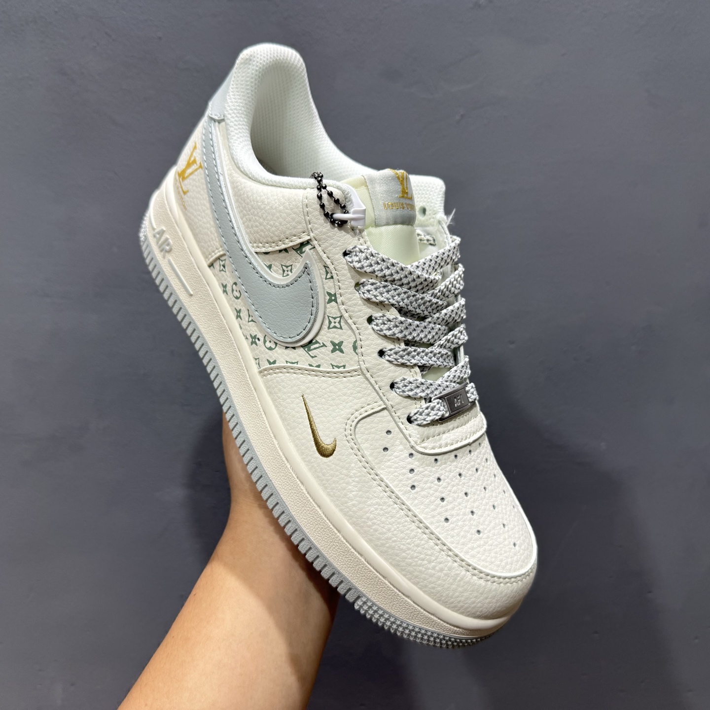 260 Nike Air Force 1'07 LV 联名 米白灰 XX3168-159