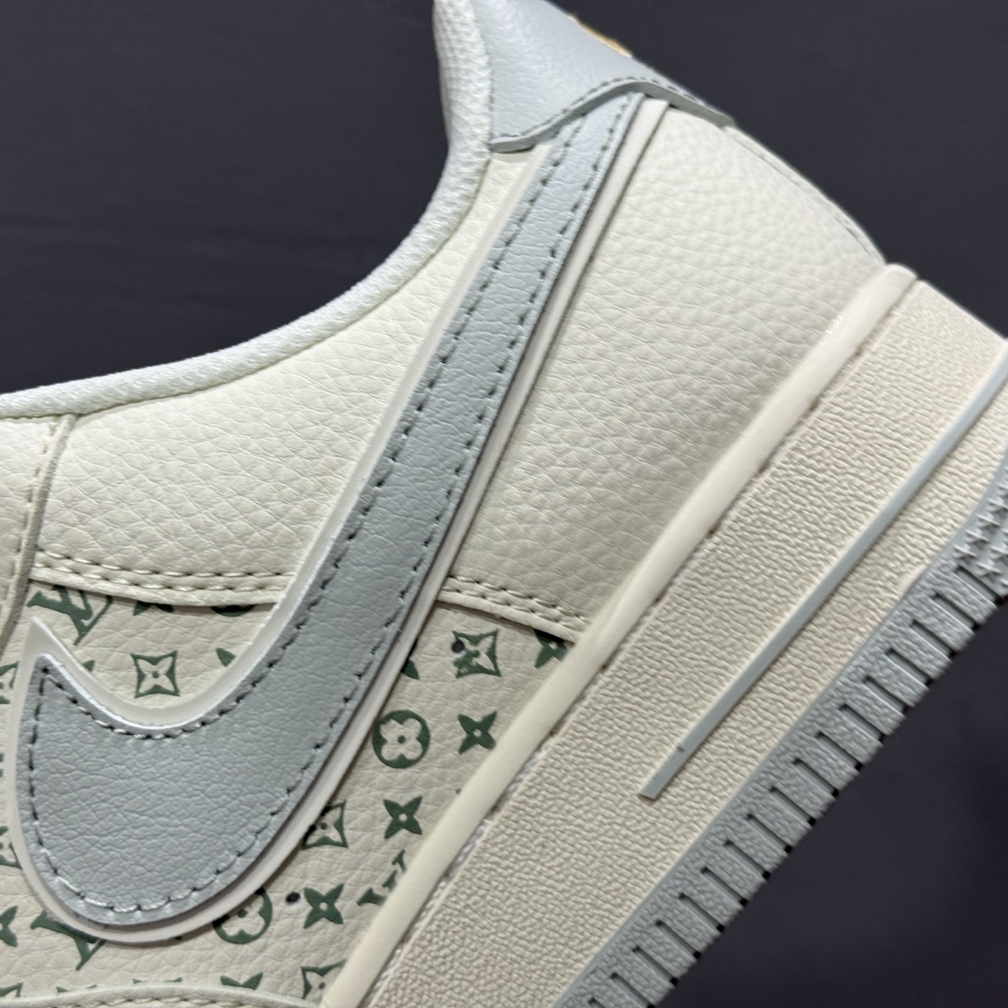 260 Nike Air Force 1'07 LV 联名 米白灰 XX3168-159