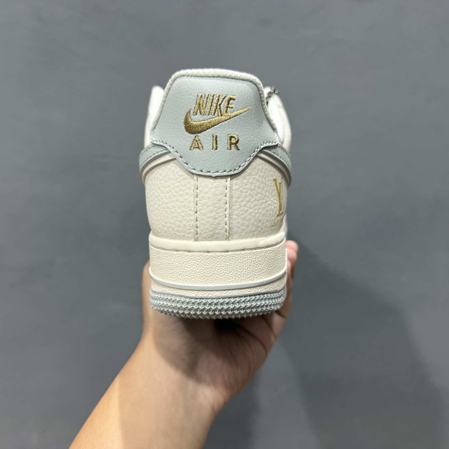 260 Nike Air Force 1'07 LV 联名 米白灰 XX3168-159