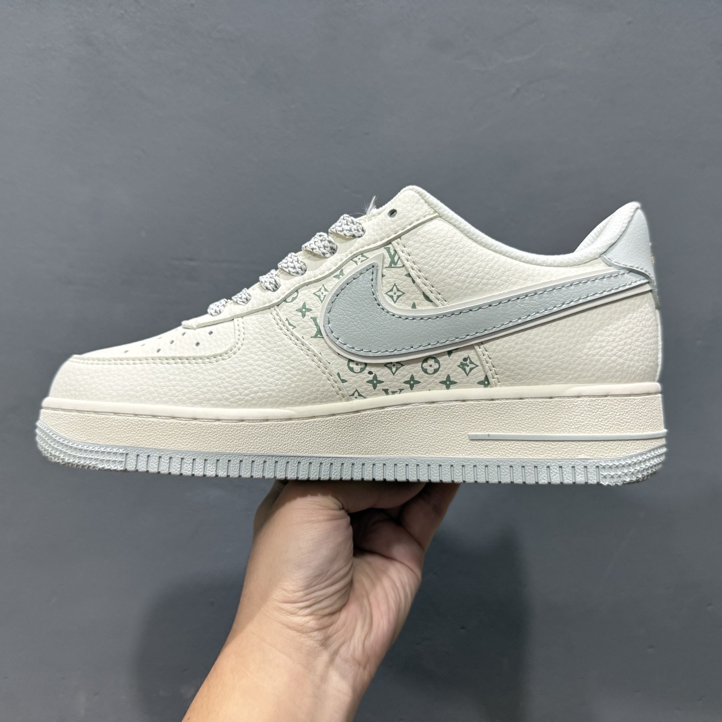 260 Nike Air Force 1'07 LV 联名 米白灰 XX3168-159