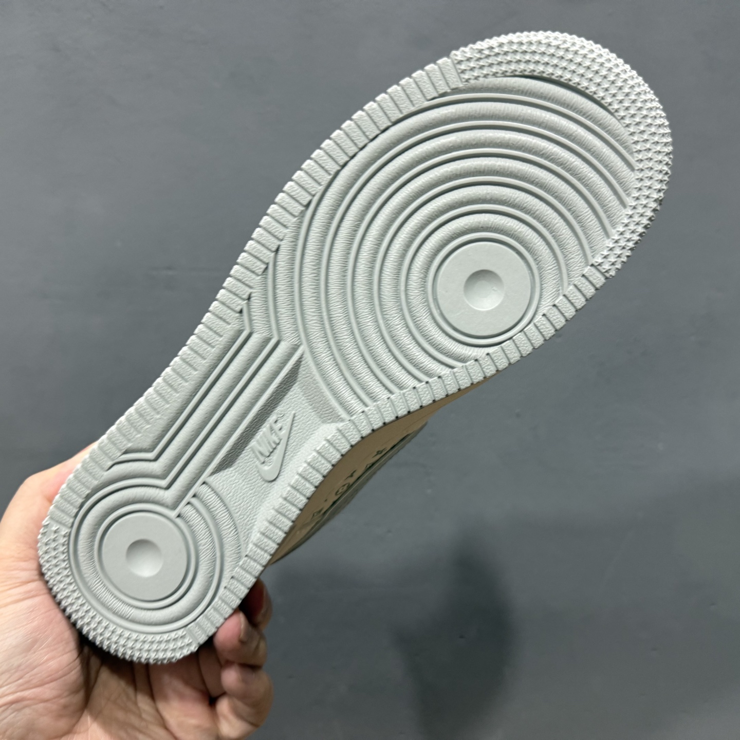 260 Nike Air Force 1'07 LV 联名 米白灰 XX3168-159