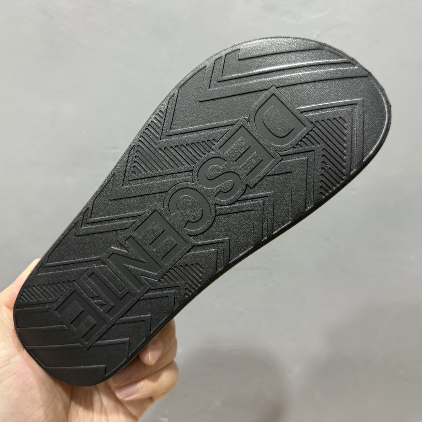 180 迪桑特DESCENTE Lcing Nars 百搭柔软 防滑一字拖鞋
