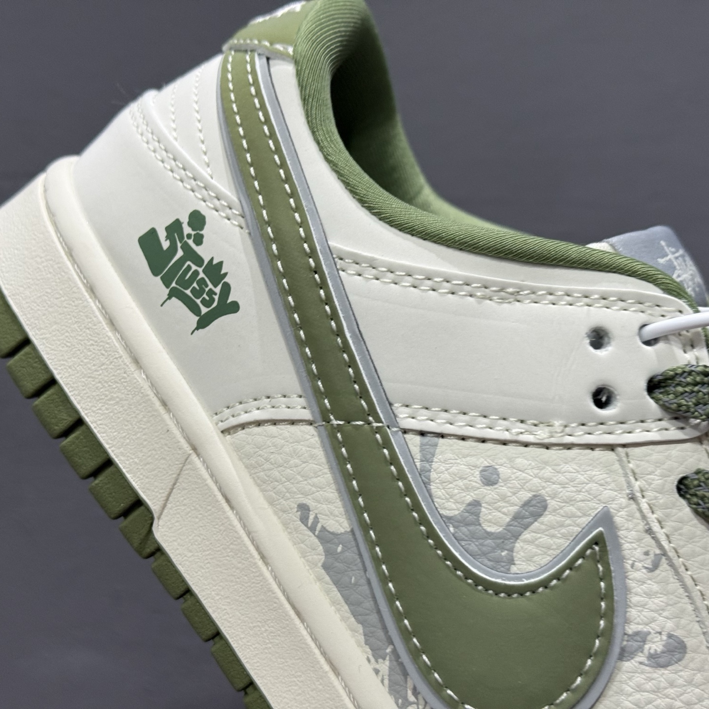 280 Nike SB Dunk Low 斯图西联名 双拼爆炸绿勾 周年高端定制 低帮休闲板鞋 XS6089-594