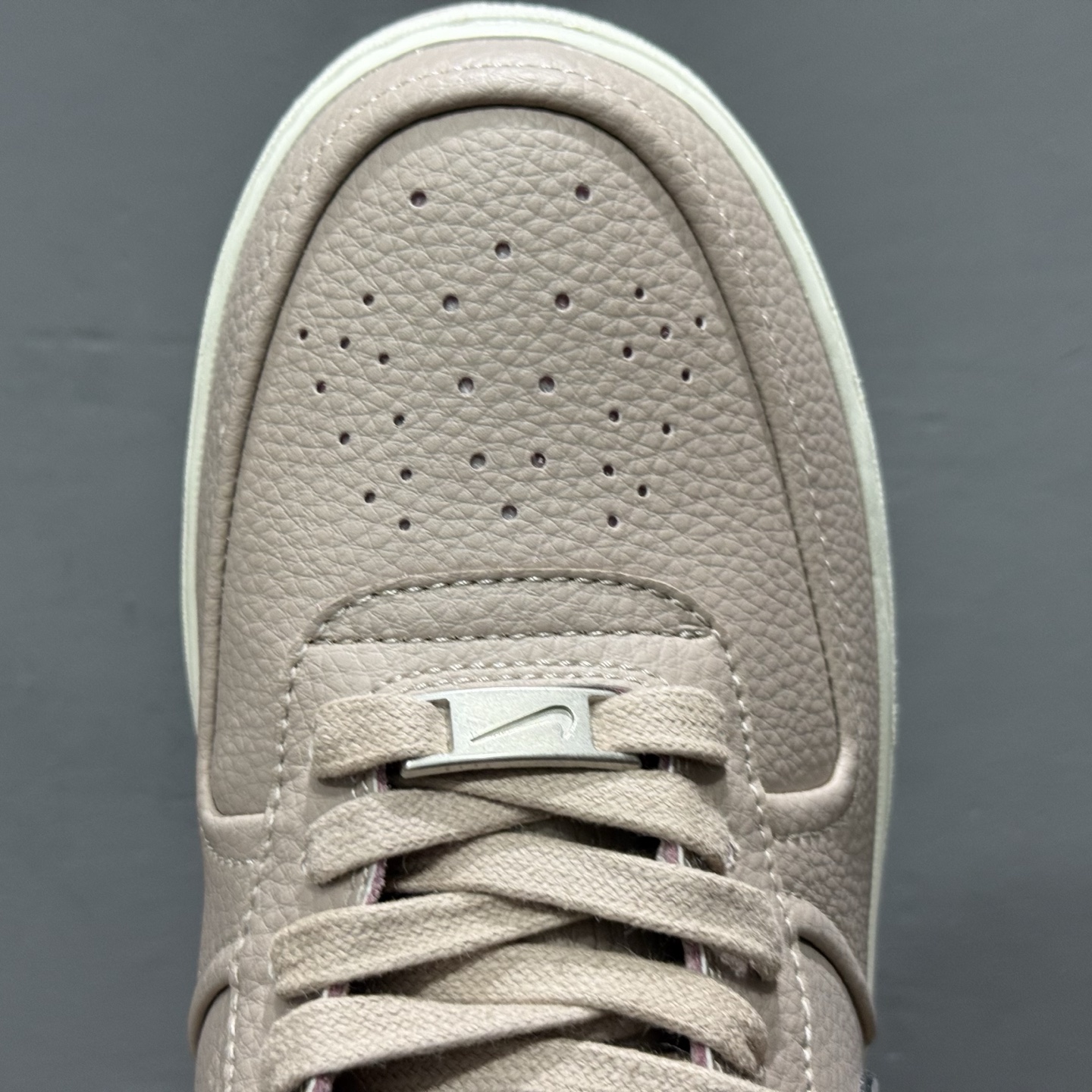 220 Ma Maniére x Nike Air Force 1'07 Low 联名款 空军一号低帮休闲板鞋 HF4084-200