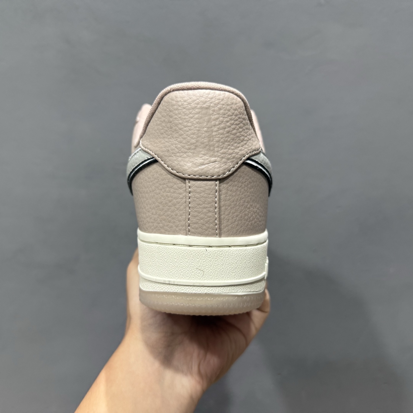 220 Ma Maniére x Nike Air Force 1'07 Low 联名款 空军一号低帮休闲板鞋 HF4084-200
