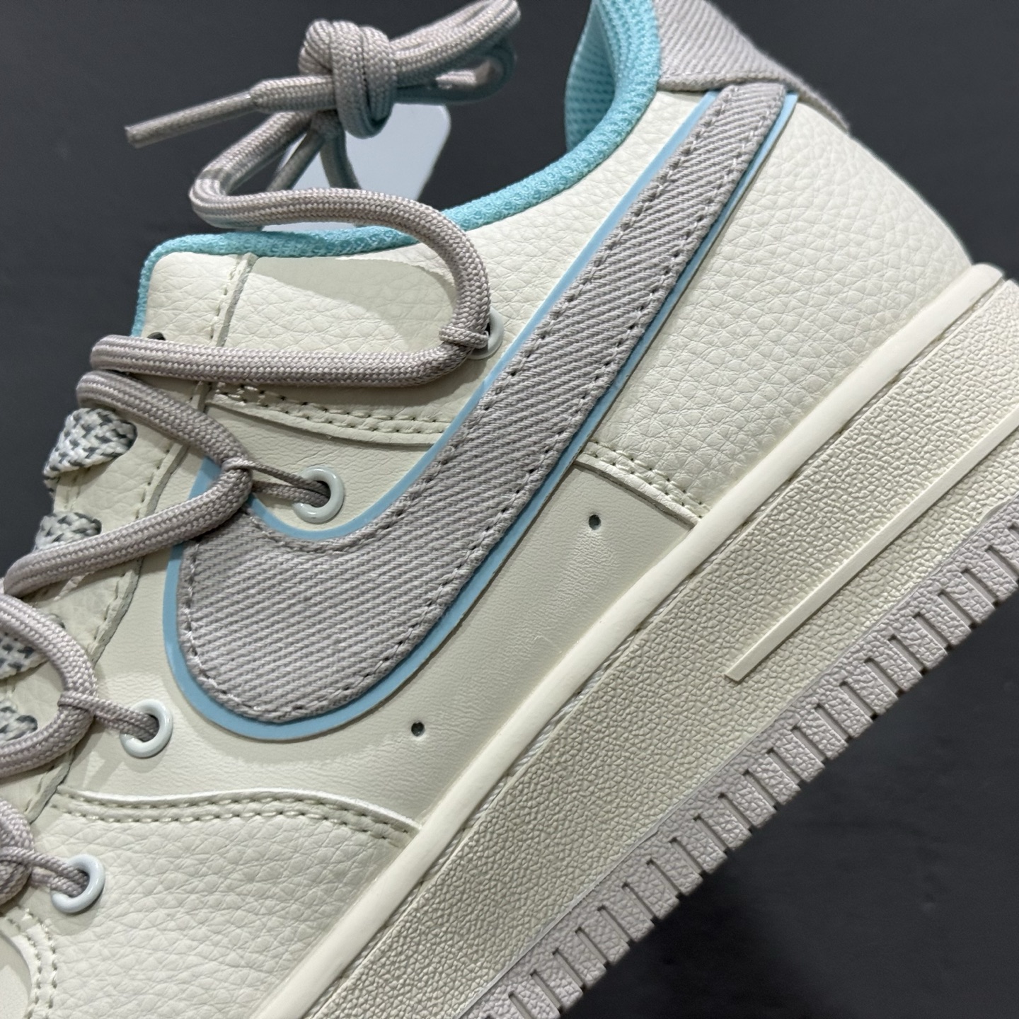 260 Nike Air Force 1'07 LV 联名 米白灰 DM6868-095