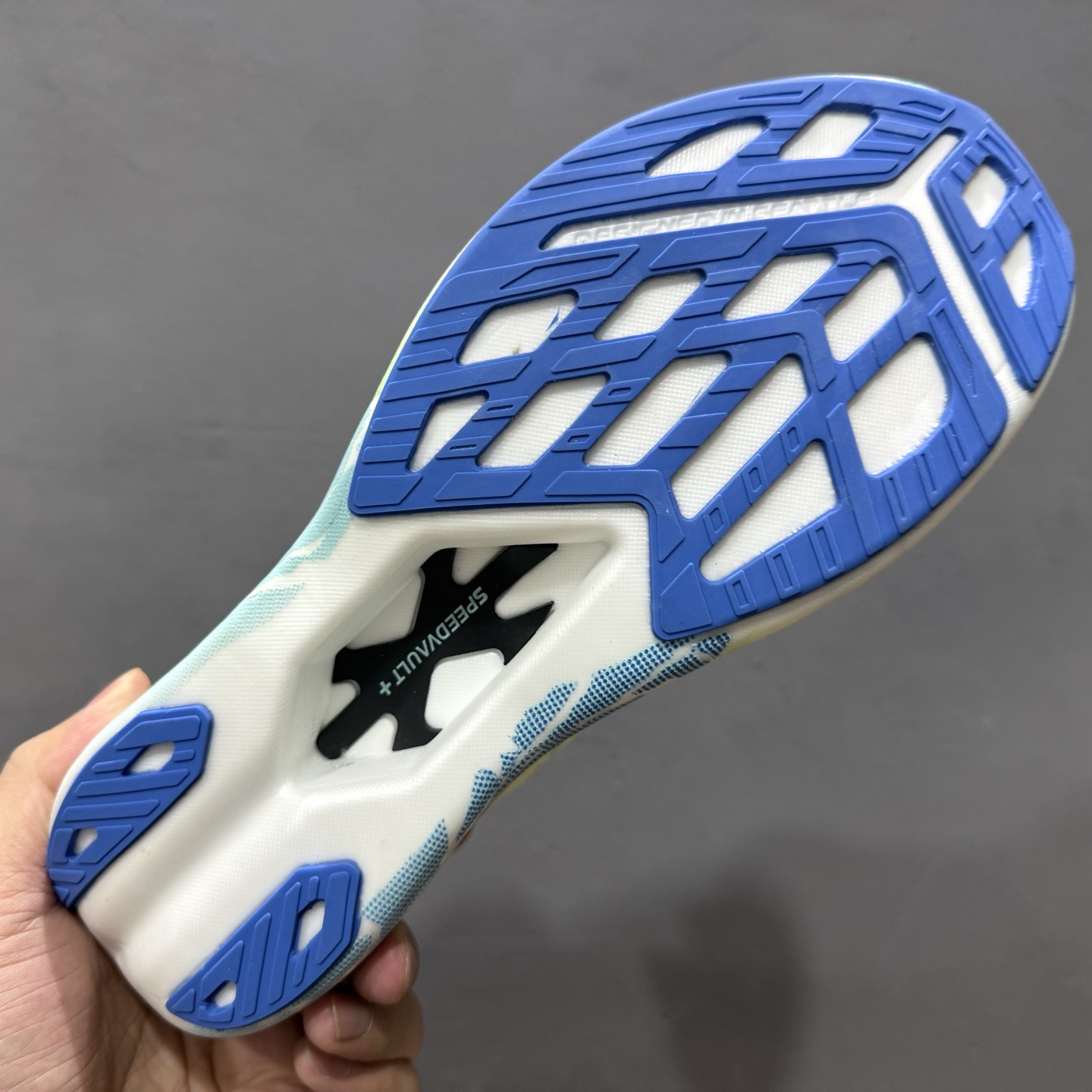 250 Brooks Hyperion Elite 4 PB 布鲁克斯龙卷风4 休闲透气缓震运动鞋 1000531