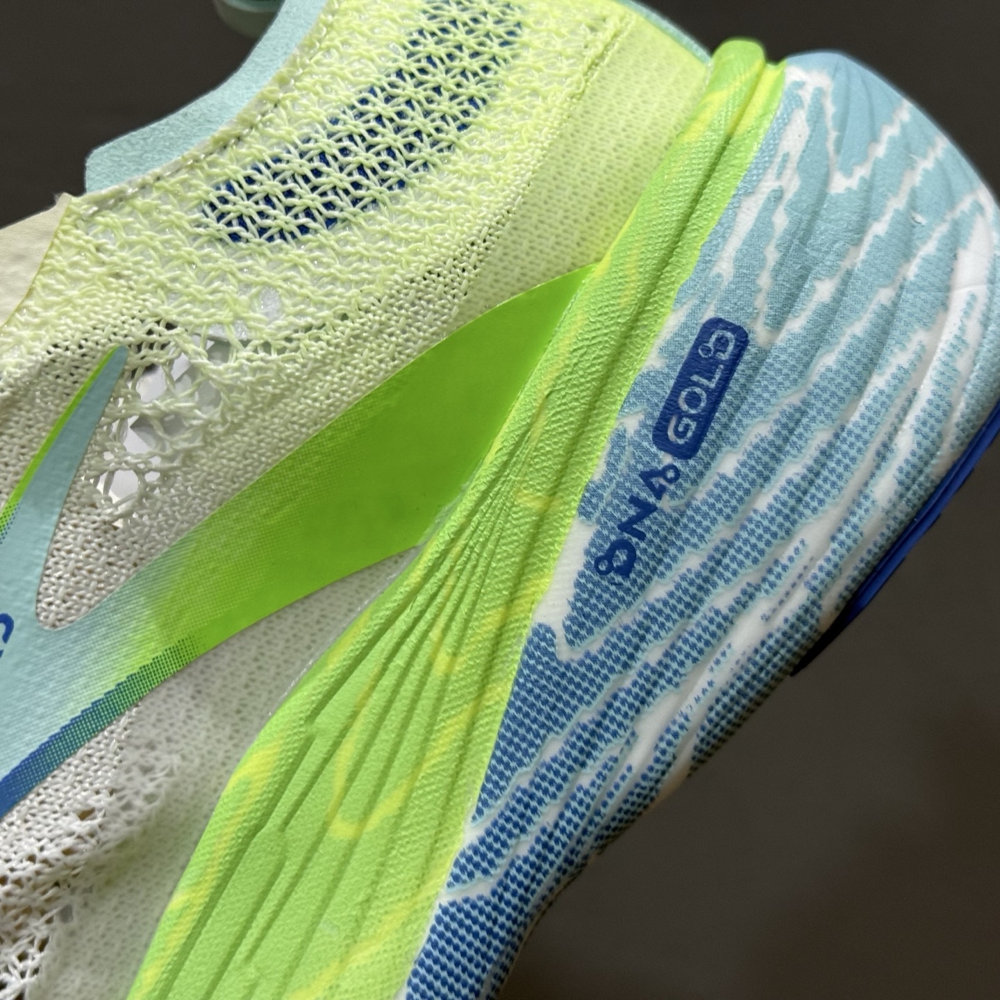 250 Brooks Hyperion Elite 4 PB 布鲁克斯龙卷风4 休闲透气缓震运动鞋 1000531