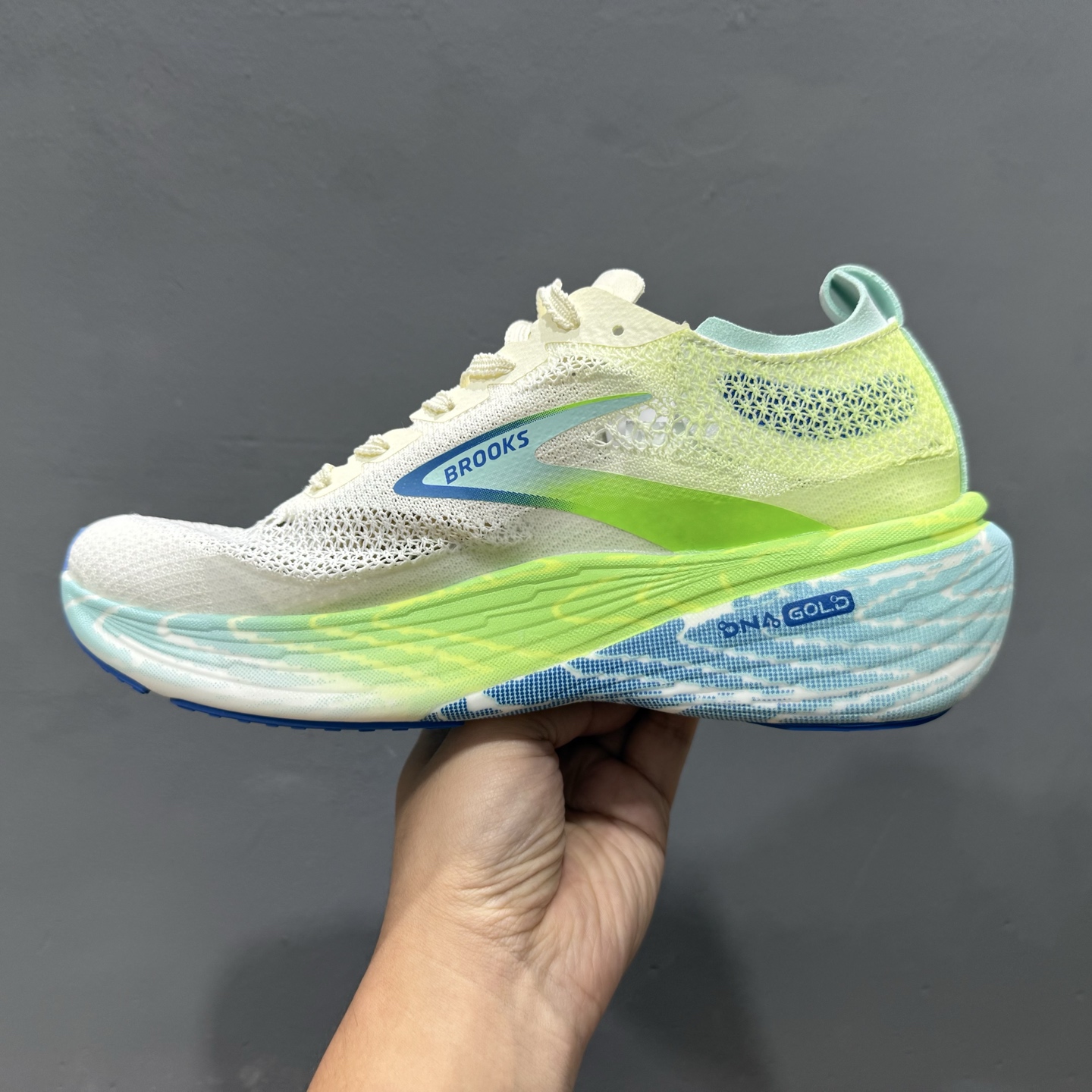 250 Brooks Hyperion Elite 4 PB 布鲁克斯龙卷风4 休闲透气缓震运动鞋 1000531