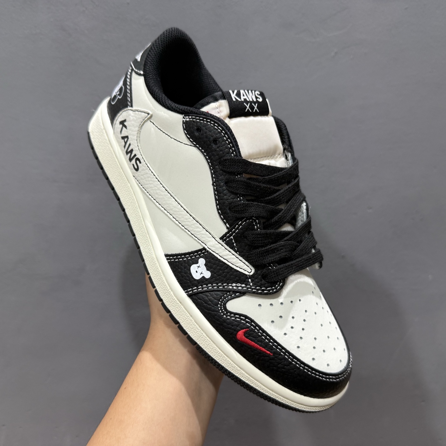 280 SC版 Travis Scott x Fragment Design x Air Jordan 1 Low OG SP AJ1 暴力熊联名 黑白小红勾 低帮文化休闲板鞋 XZ5749-004