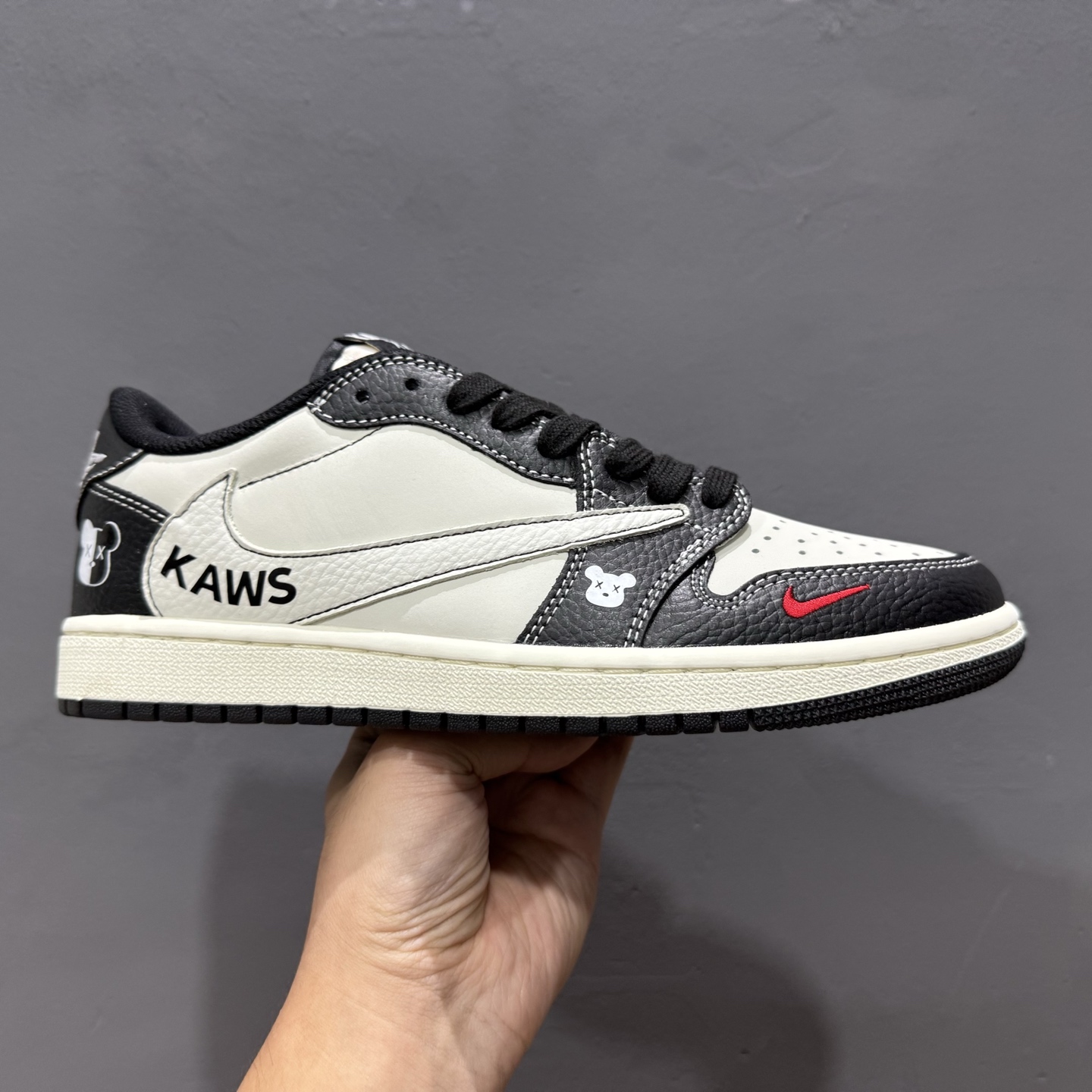 280 SC版 Travis Scott x Fragment Design x Air Jordan 1 Low OG SP AJ1 暴力熊联名 黑白小红勾 低帮文化休闲板鞋 XZ5749-004