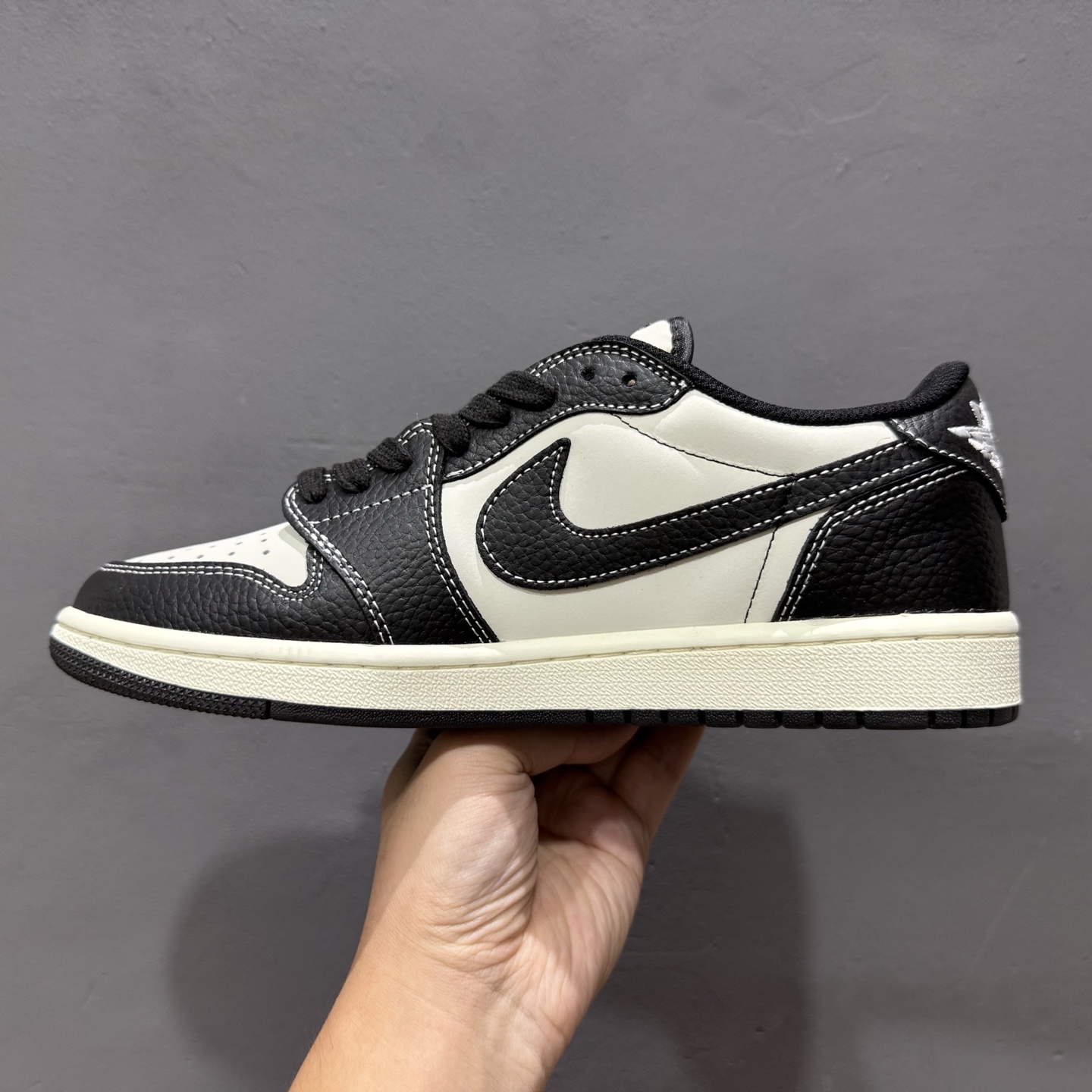 280 SC版 Travis Scott x Fragment Design x Air Jordan 1 Low OG SP AJ1 暴力熊联名 黑白小红勾 低帮文化休闲板鞋 XZ5749-004