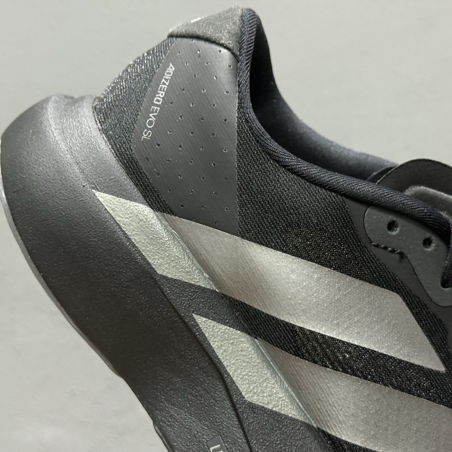 adidas Adizero Evo SL 白红色 阿迪超轻透气缓震跑鞋 JS7147