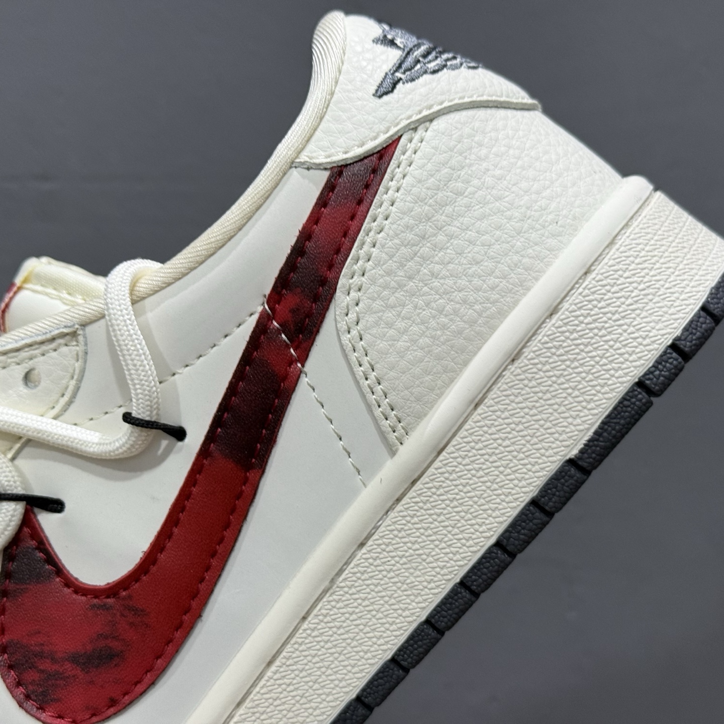 Travis Scott x Fragment Design x Air Jordan 1 Low OG SP AJ1 Supreme联名 红黑勾抽绳 低帮文化休闲板鞋 DM6868-109