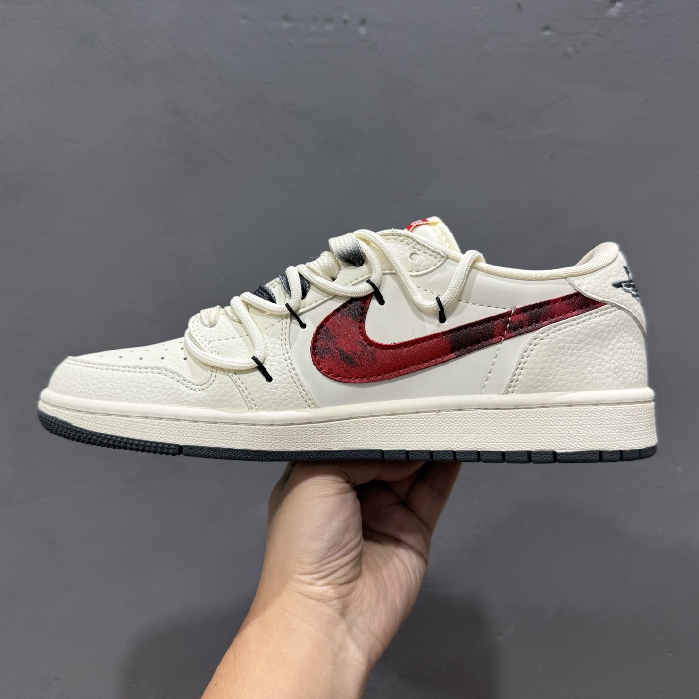 Travis Scott x Fragment Design x Air Jordan 1 Low OG SP AJ1 Supreme联名 红黑勾抽绳 低帮文化休闲板鞋 DM6868-109