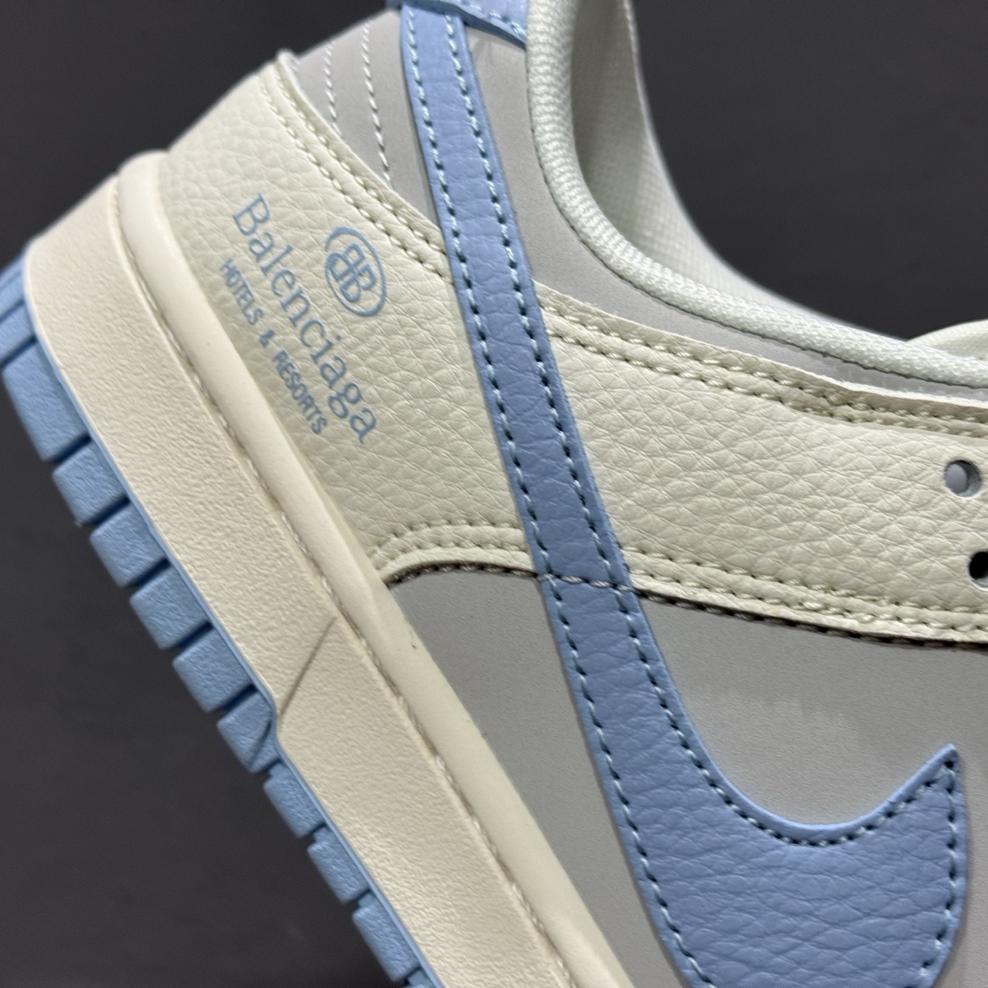 Nike SB Dunk Low Balenciaga联名 米浅蓝勾 周年高端定制 低帮休闲板鞋 ZH2598-273