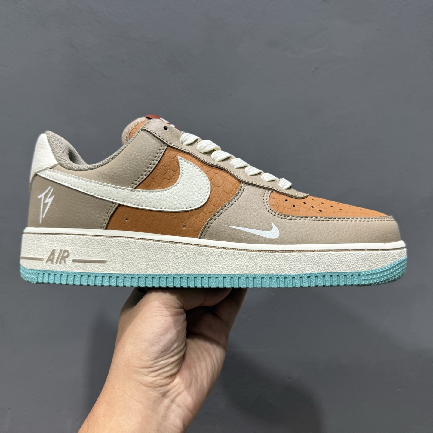 260 SC版 Nike Air Force 1'07 Low TS联名 灰棕小白勾 空军一号低帮休闲板鞋 LW9279-006
