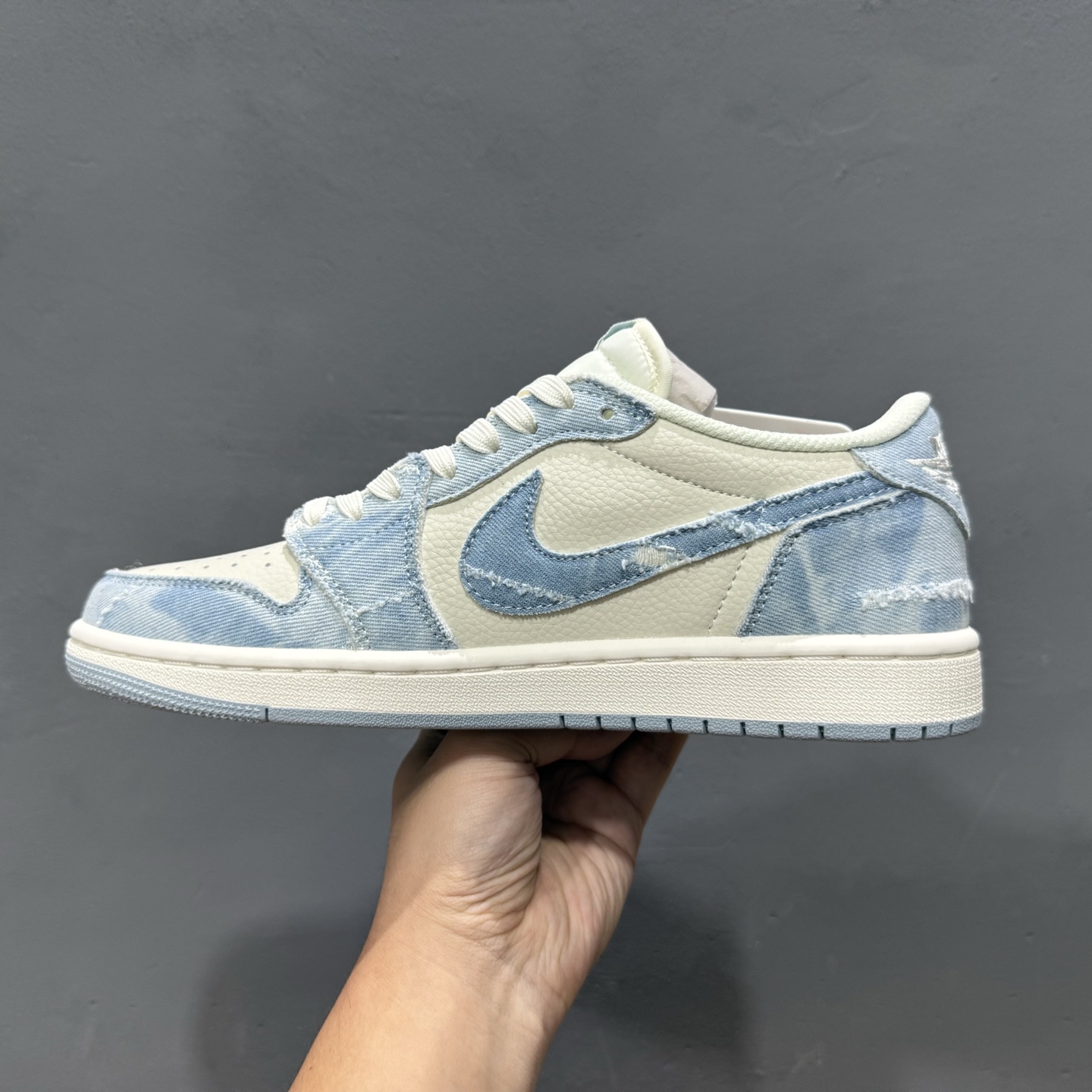 定制 Air Jordan 1 Low ow SP 倒钩 李维斯联名 蓝白 LE2436-137