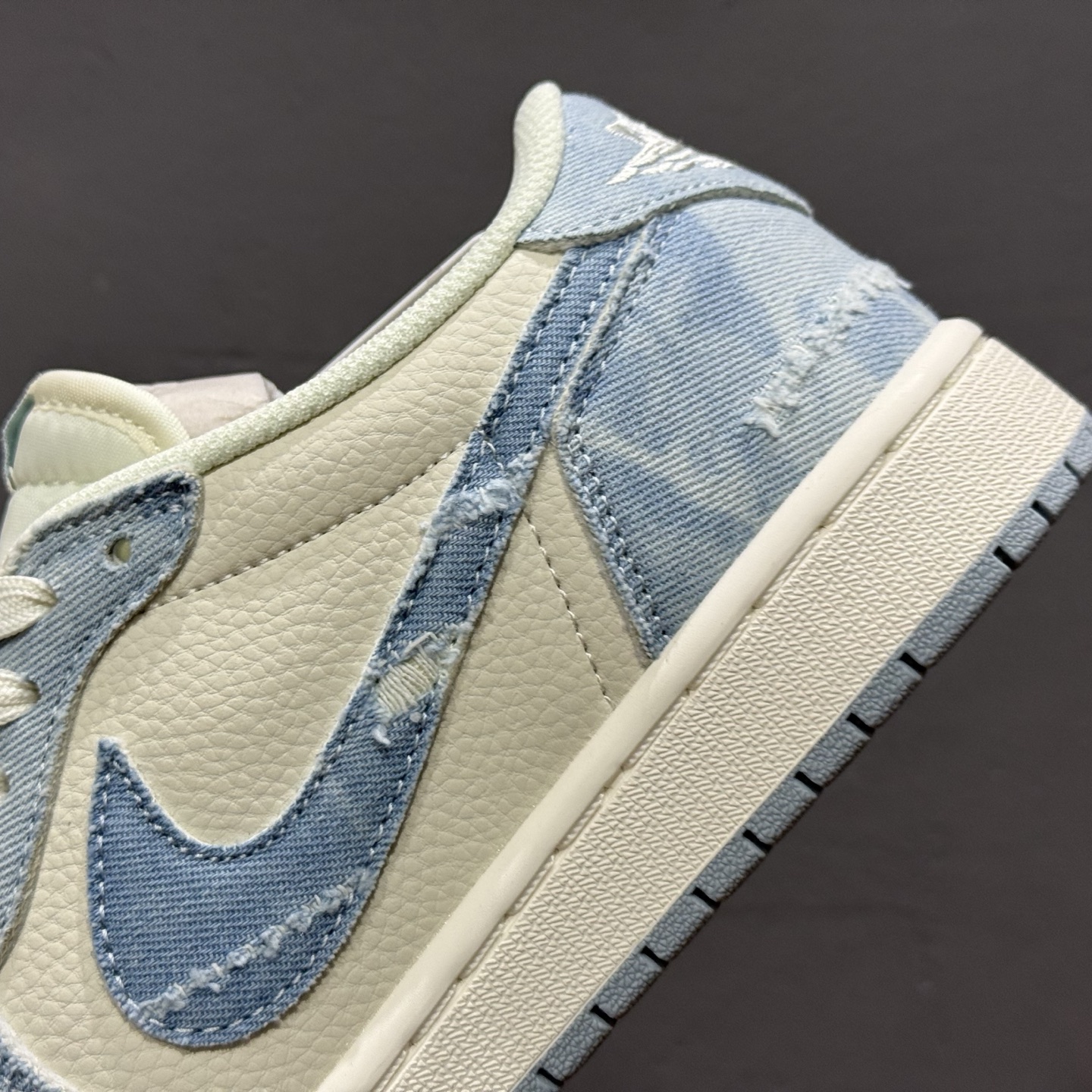 定制 Air Jordan 1 Low ow SP 倒钩 李维斯联名 蓝白 LE2436-137