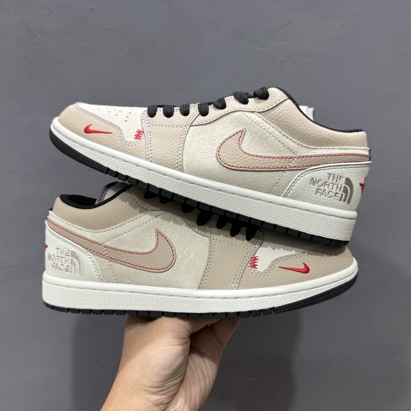Nike Jordan Air Jordan 1“北面联名——露褐” 高端定制 低帮 复古 减震 防滑 耐磨 篮球鞋 DC2024-033