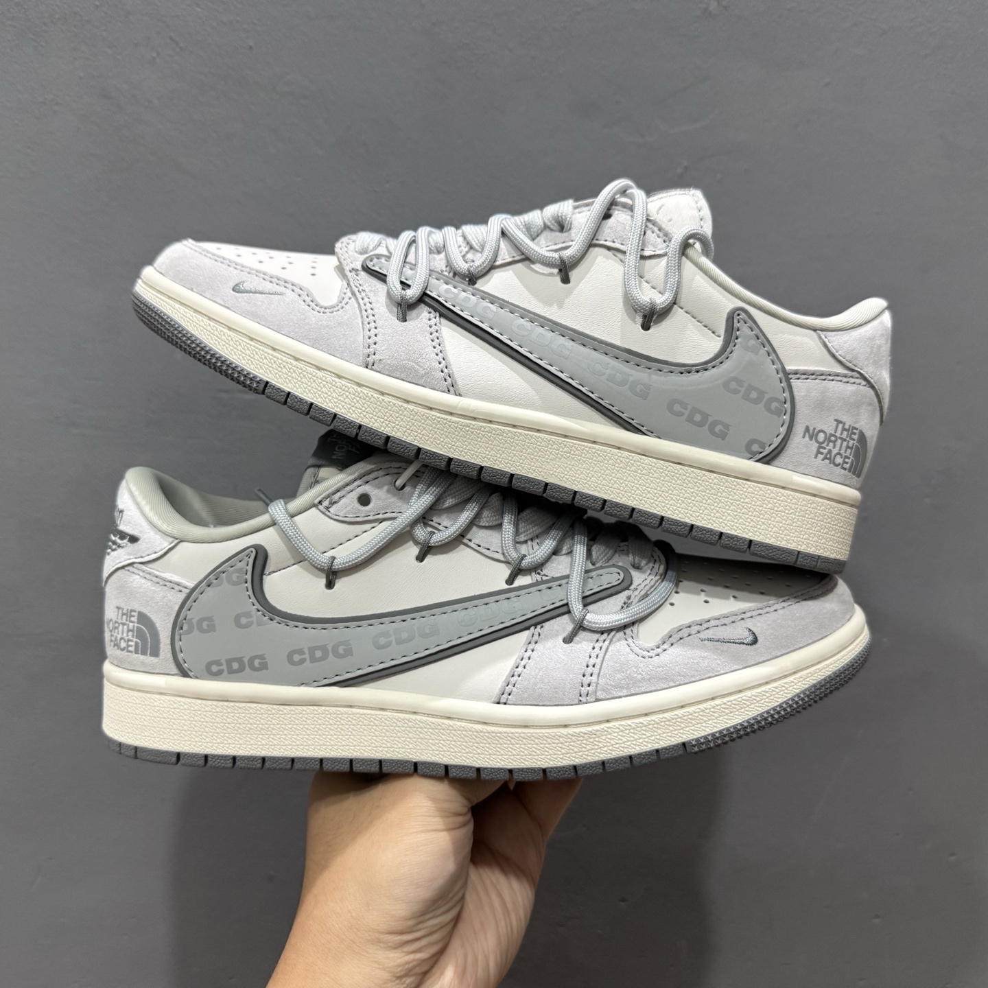 Travi Scott x Fragment Design x Air Jordan 1 Low OG SP AJ1 乔1 北面联名-反光猪八抽绳 低帮文化休闲板鞋 SJ0086-142