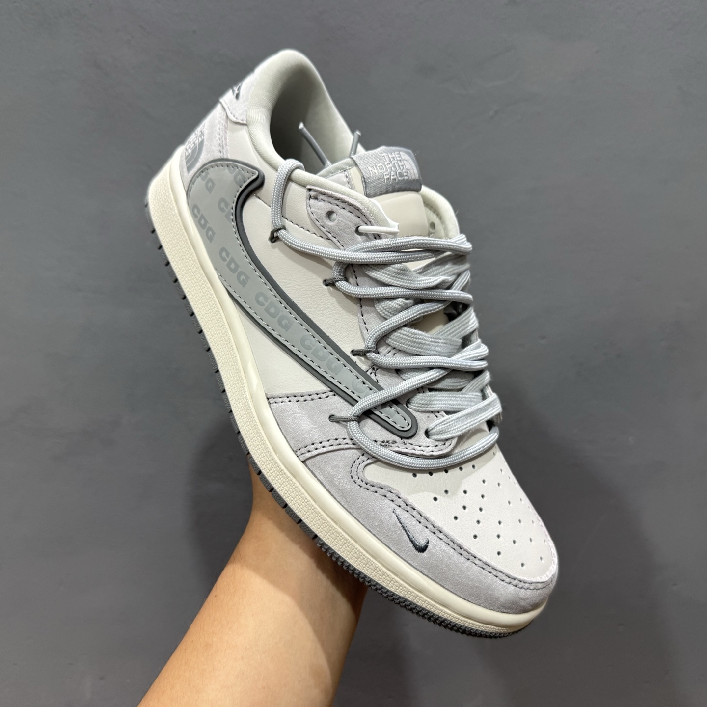 Travi Scott x Fragment Design x Air Jordan 1 Low OG SP AJ1 乔1 北面联名-反光猪八抽绳 低帮文化休闲板鞋 SJ0086-142