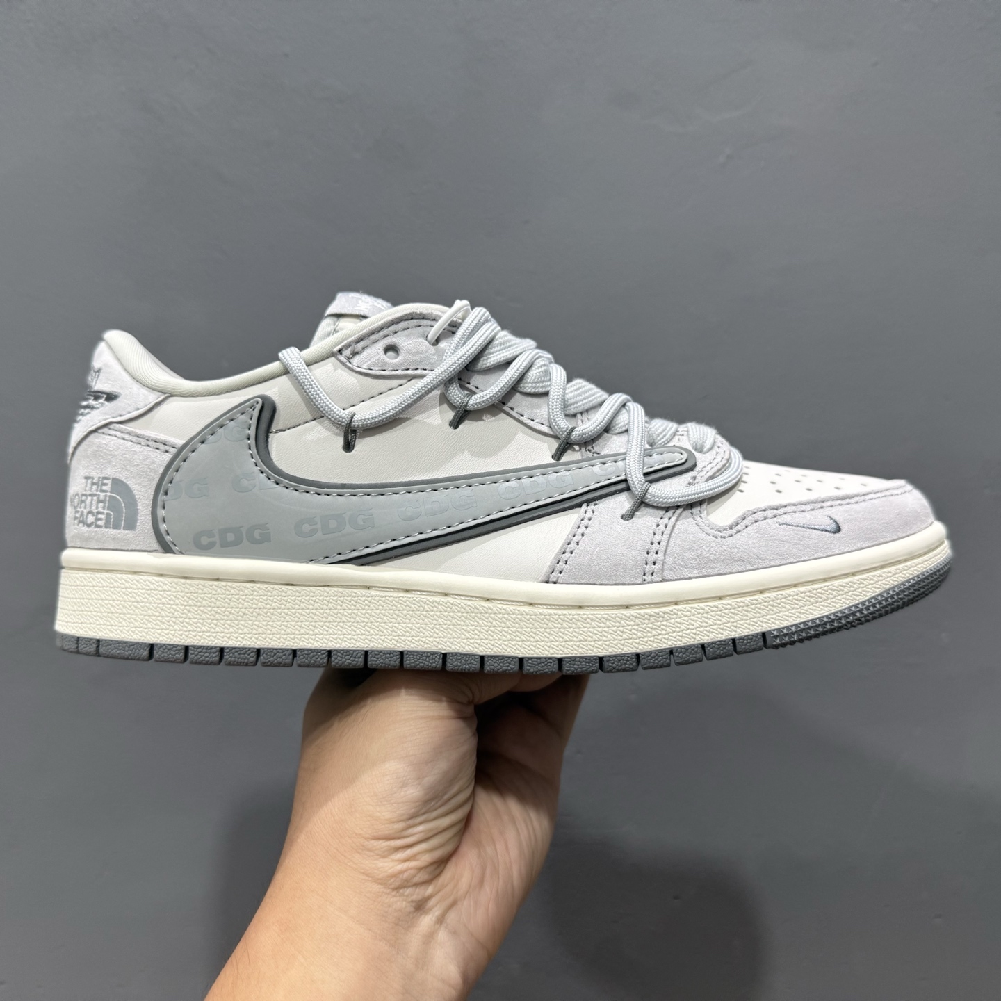 Travi Scott x Fragment Design x Air Jordan 1 Low OG SP AJ1 乔1 北面联名-反光猪八抽绳 低帮文化休闲板鞋 SJ0086-142