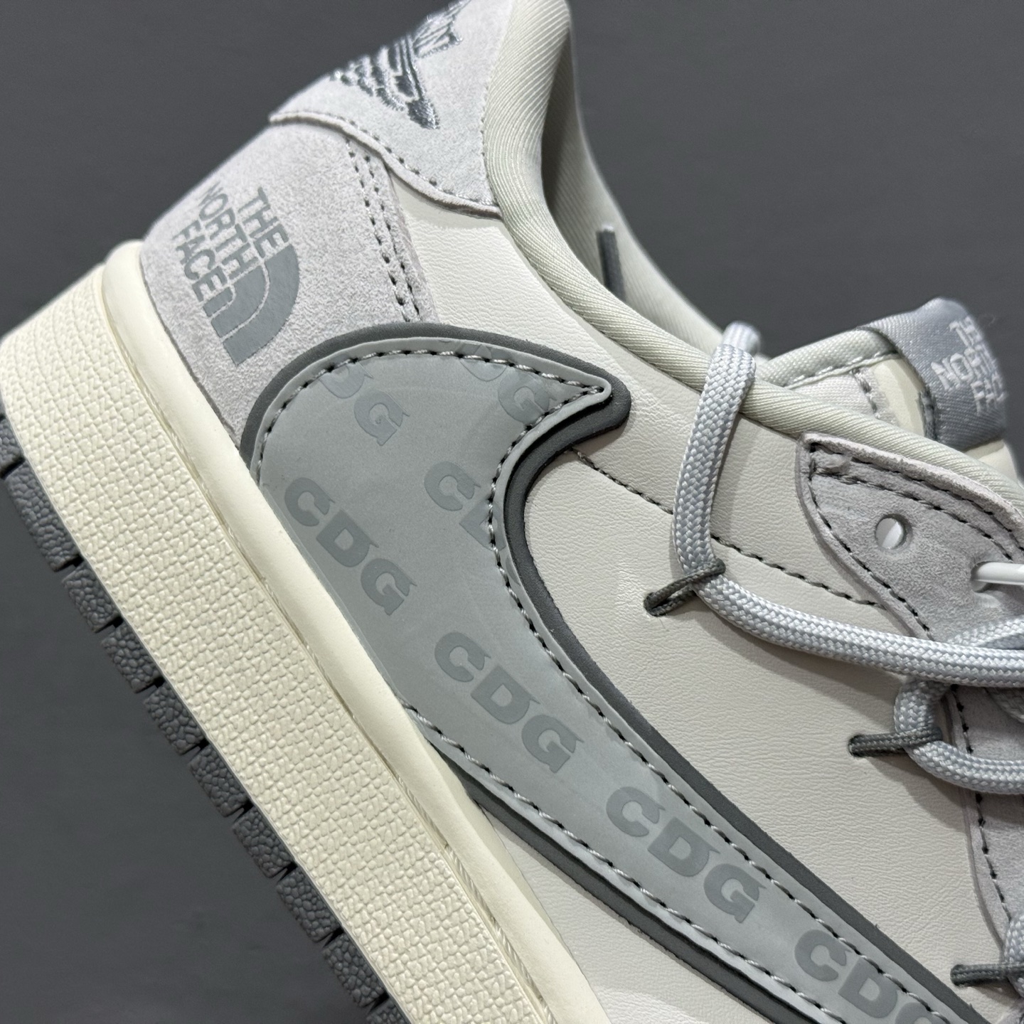 Travi Scott x Fragment Design x Air Jordan 1 Low OG SP AJ1 乔1 北面联名-反光猪八抽绳 低帮文化休闲板鞋 SJ0086-142