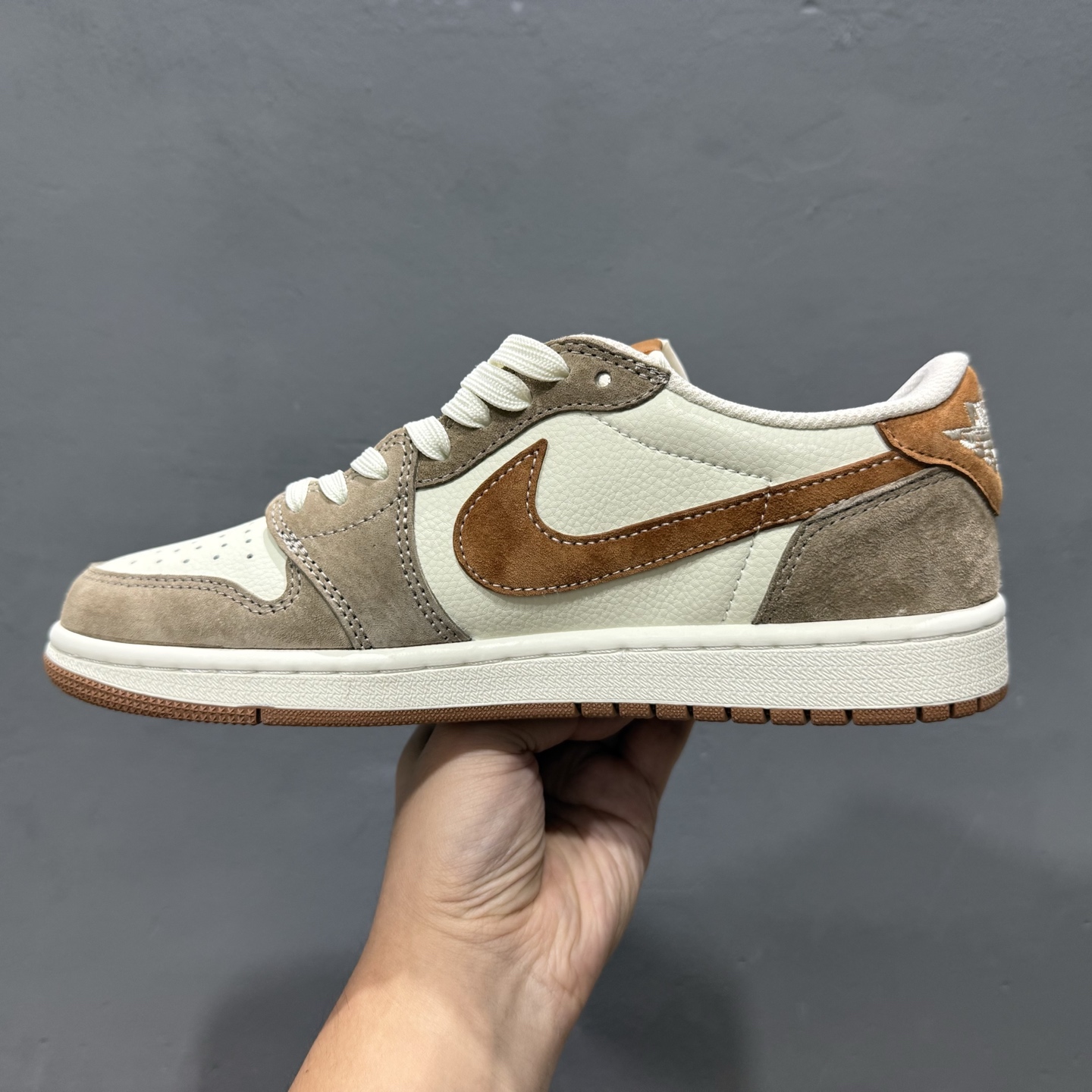Travis Scott x Fragment Design x Air Jordan 1 Low OG SP AJ1 乔1 北面联名 摩卡金 低帮文化休闲板鞋 DM7866-040
