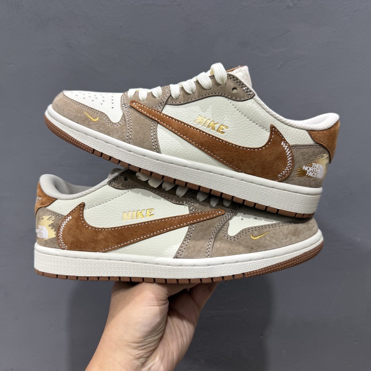 Travis Scott x Fragment Design x Air Jordan 1 Low OG SP AJ1 乔1 北面联名 摩卡金 低帮文化休闲板鞋 DM7866-040