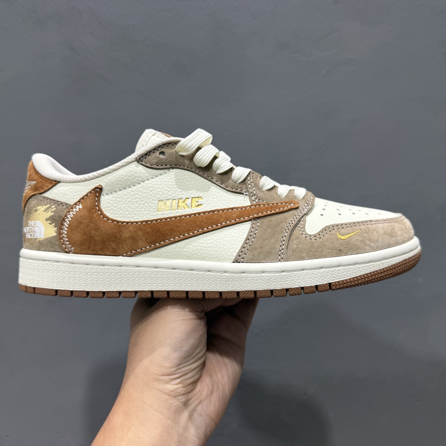 Travis Scott x Fragment Design x Air Jordan 1 Low OG SP AJ1 乔1 北面联名 摩卡金 低帮文化休闲板鞋 DM7866-040