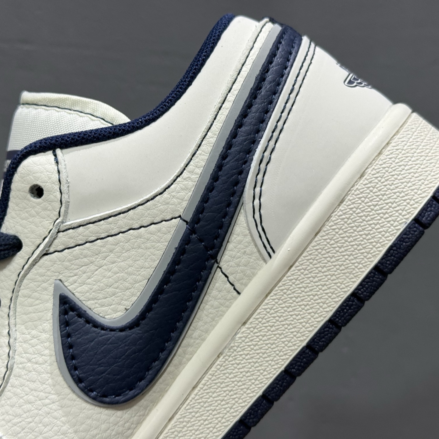 Air Jordan 1 Low AJ1 乔1 Supreme联名 米蓝勾 高端定制 低帮复古篮球鞋 XX3168-176