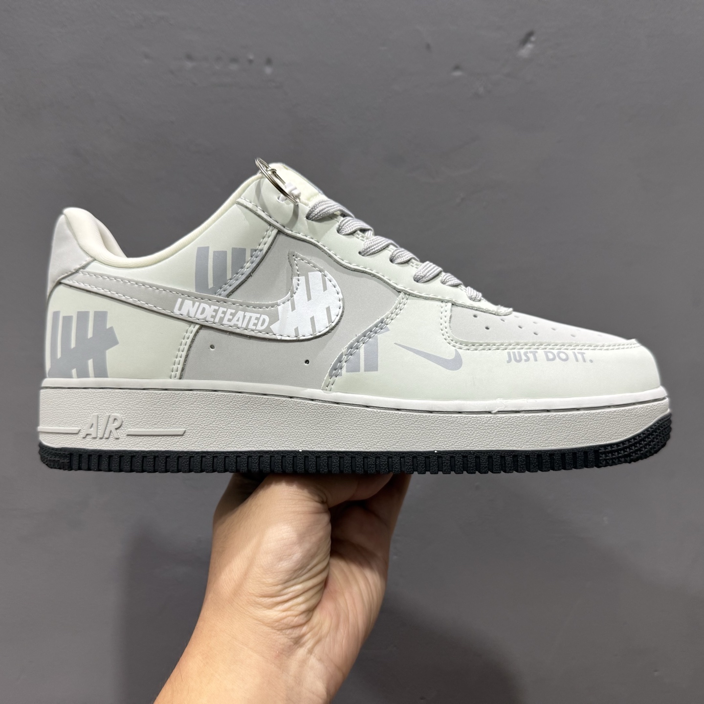 Nike Air Force 1’07 Low UN联名 印象LOGO 空军一号低帮休闲板鞋 DF0188-060