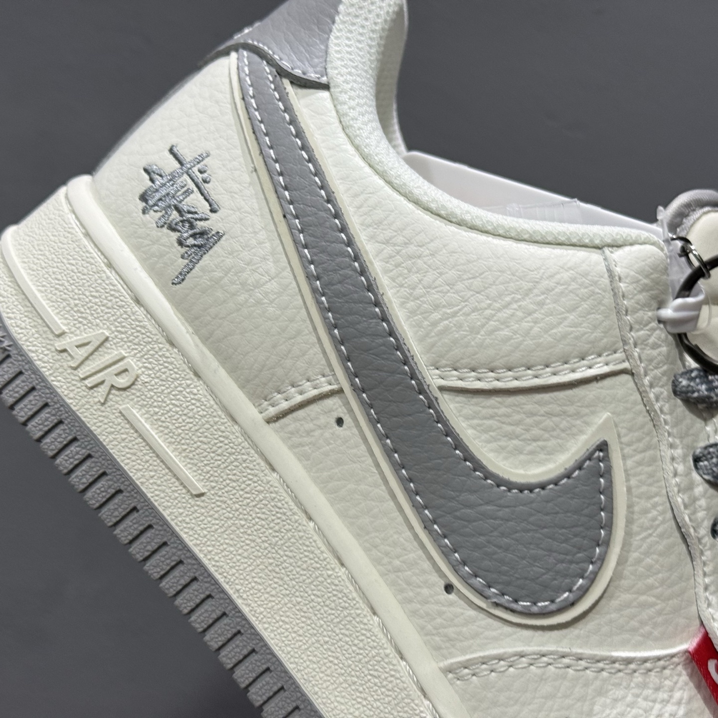 Nike Air Force 1 空军一号板鞋 CS5288-008