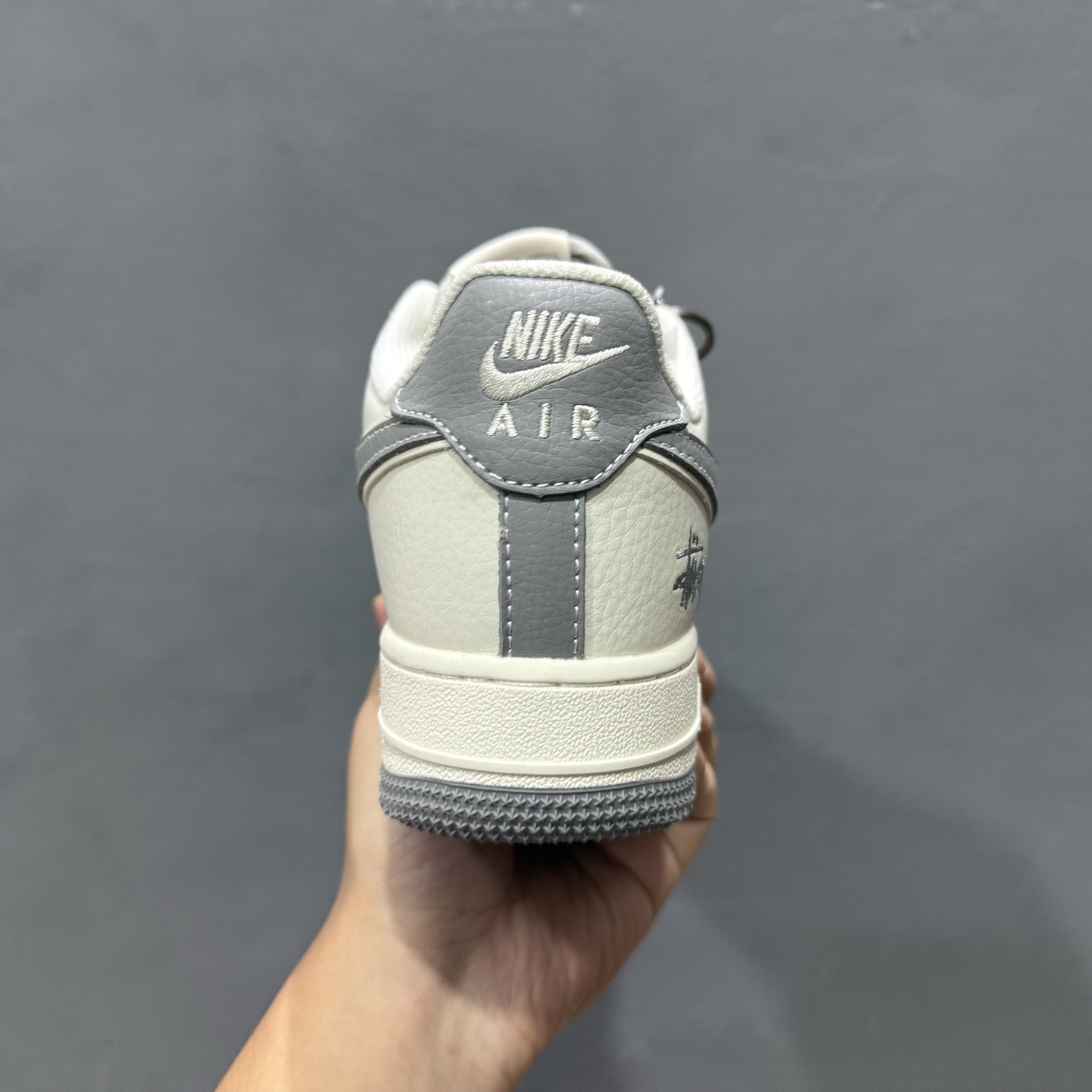 Nike Air Force 1 空军一号板鞋 CS5288-008