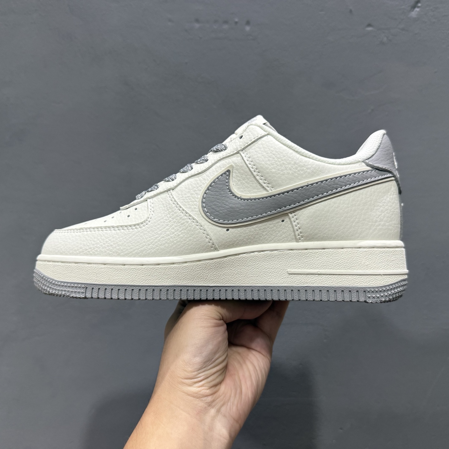 Nike Air Force 1 空军一号板鞋 CS5288-008