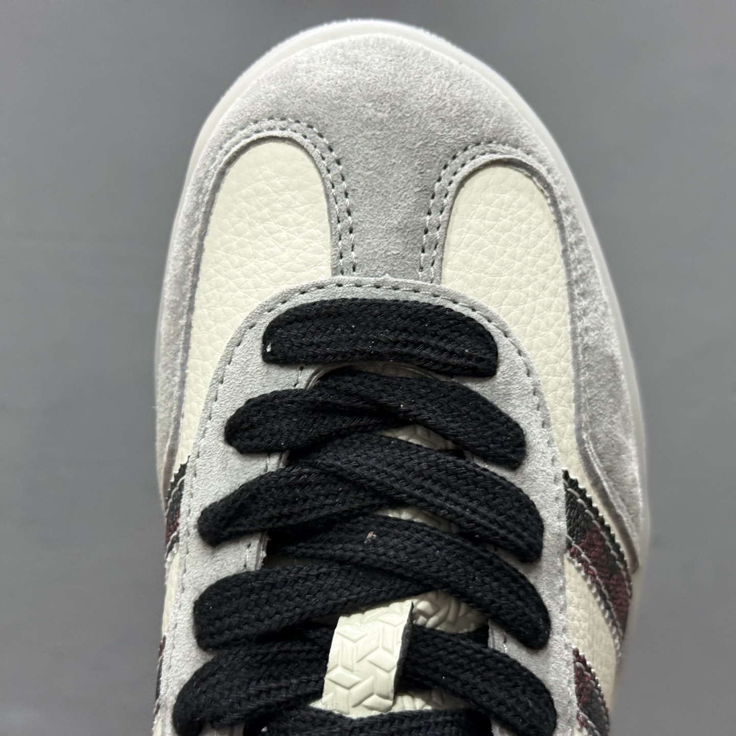 adidas originals GAZELLE INDOOR Indoor LV T头鞋 LV联名 防滑耐磨轻便 低帮 板鞋 男女同款 白棕 DM1234-009