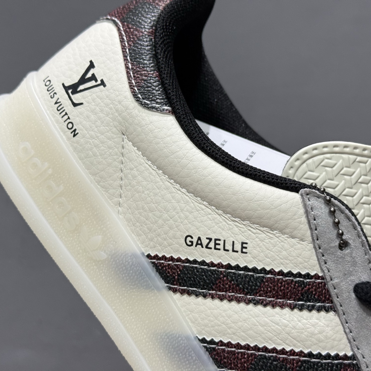 adidas originals GAZELLE INDOOR Indoor LV T头鞋 LV联名 防滑耐磨轻便 低帮 板鞋 男女同款 白棕 DM1234-009